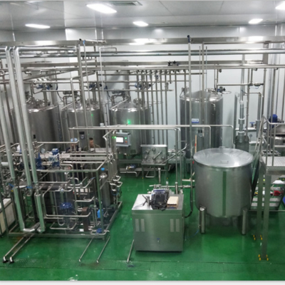 Προσαρμοσμένη τάση πλήρης αυτόματης 5000b / h γραμμή επεξεργασίας γάλακτος ρυζιού με συσκευασία μπουκαλιού