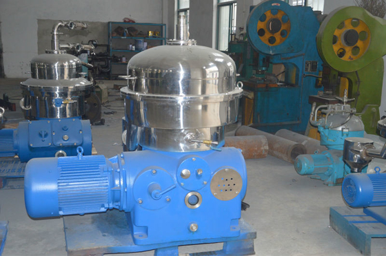 500 KG Δυνατότητα 1000L/H διαχωριστής κρέμας γάλακτος με αυτόματο καθαρισμό 2200*1350*1150mm