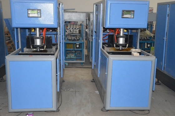 Ημιαυτόματη μηχανή αναπνοής μπουκαλιών PET 5L Μία κοιλότητα Μικρή συντήρηση