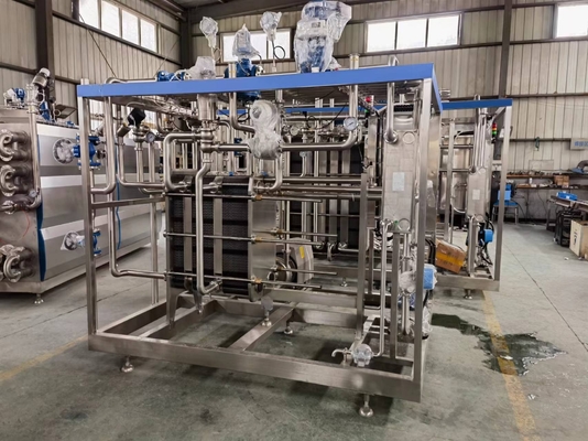8000 KG χωρητικότητα Τύπος πλάκας Uht Μηχανή αποστείρωσης γάλακτος για γραμμή επεξεργασίας γάλακτος 35KW ισχύς