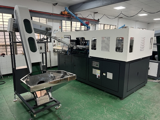 2800KG Full Auto 4 Cavity Servo Motor πλαστικό μπουκάλι τεντώματος φουσκώματος μηχανή για την παραγωγή ανθρακούχων ποτών