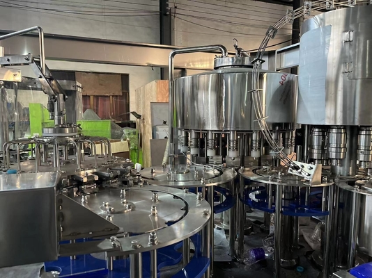 Μηχανή πλήρωσης μπουκαλιών PET 2500*1500*2300mm Ιδανική για την παραγωγή μεταλλικού νερού